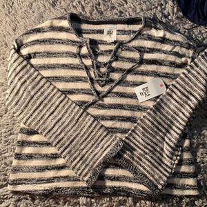 Billabong lightweight sweater - medium new w/ tags